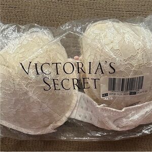 Victoria's Secret Ivory Lace Push Up Bra
